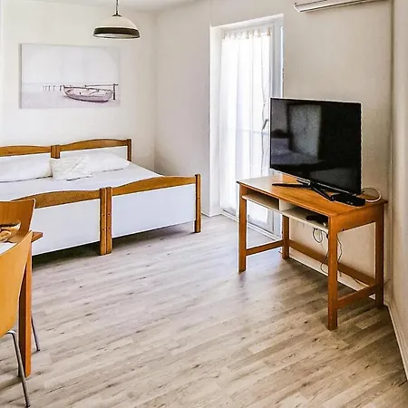 Appartement Cozy In With Kitchen Barbariga